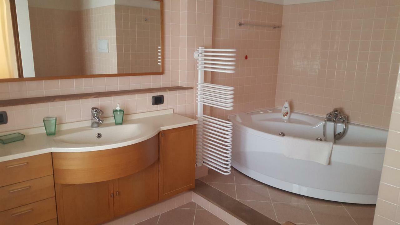 La Vedetta Apartment ลุคคา ภายนอก รูปภาพ
